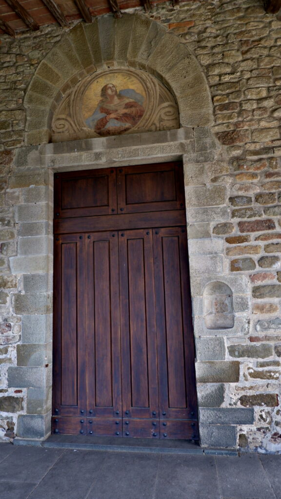 La porta della Pieve di San Leonardo