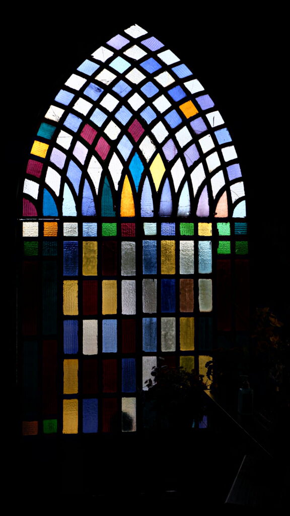Le finestre della chiesa della Madonna della Guardia